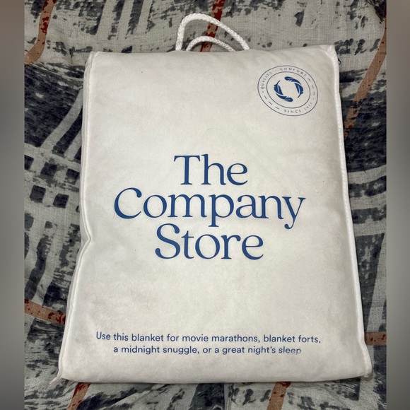 The Company Store Legends Hotel LoftAIRE Ultra Down Alt Blanket-White - Picture 4 of 4